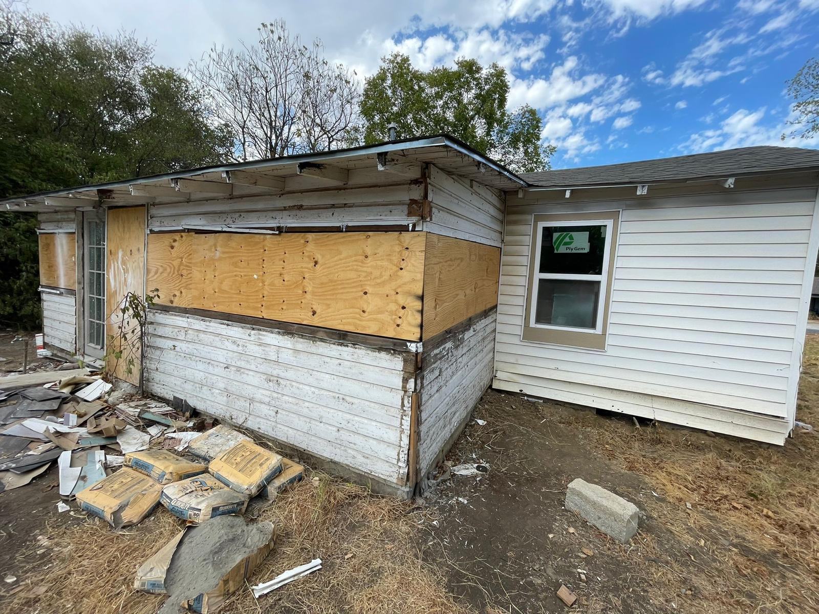 Casabianca Remodeling providing Texas home remodeling services with new siding installation on a partially renovated house